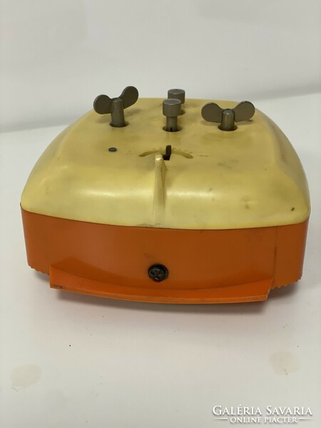 Retro Russian amber clock wind-up alarm clock alarm clock in working condition 11.5 cm