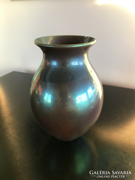 Zsolnay eosin-glazed small vase, unmarked (33)