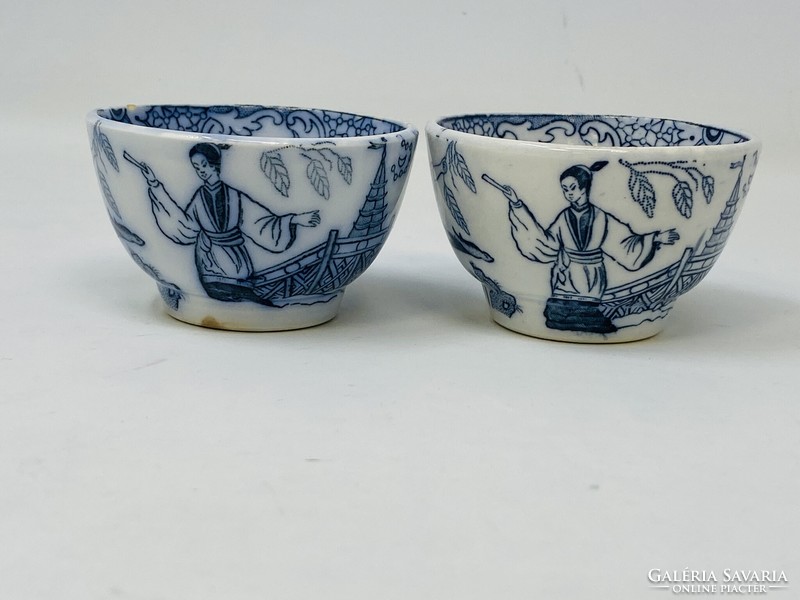 2 antique sarreguemines (??) earthenware coffee cups with cobalt blue Chinese decoration rz