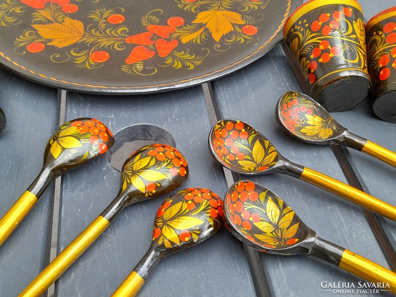A beautiful hand-painted Russian offering set in one