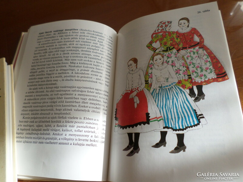 Hummingbird pocket book, hummingbird pocket books: Hungarian folk costumes, 1980