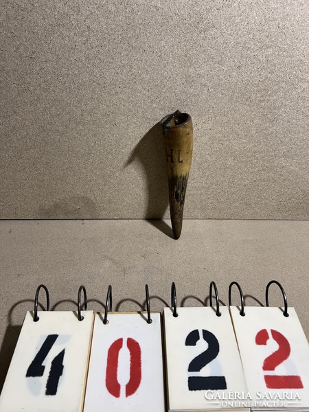 Szaru kaszakőtartó, monogrammos, 27 x 6 cm-es nagyságú. 4022