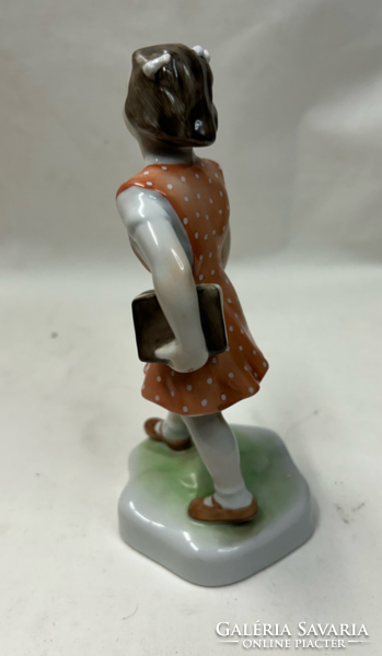 Ritka Zsolnay iskolás vagy könyves lány porcelán figura hibátlan állapotban 18,5 cm.