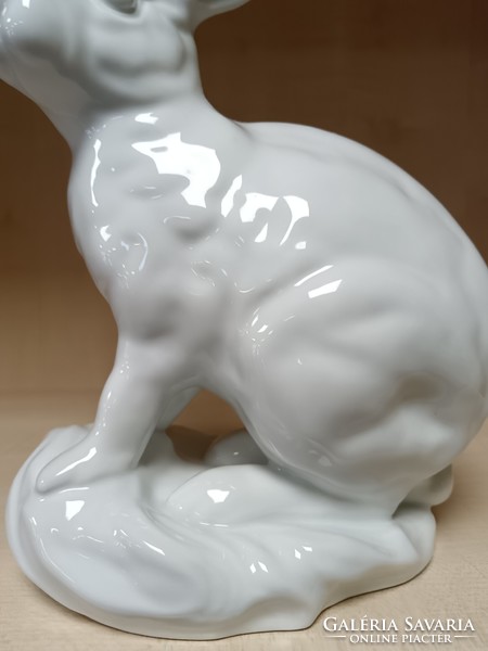 A snow-white large hare from Herend