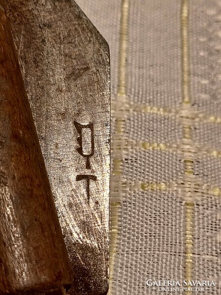 Old baggy knife-marked
