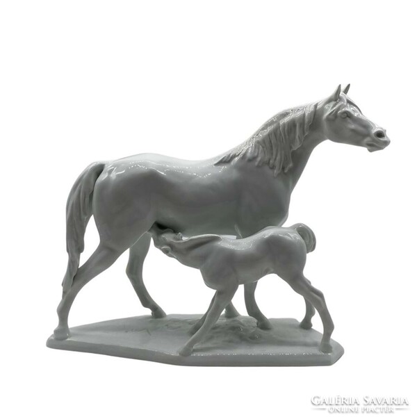 Nagyméretű Herendi ló csikóval M01362