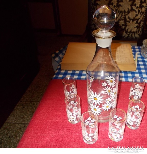 Liqueur set with daisy pattern