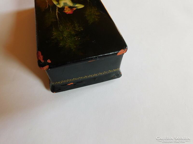 Orosz  vintage kézzel festett mesejelenetes lakk doboz - sarkain kopásokkal