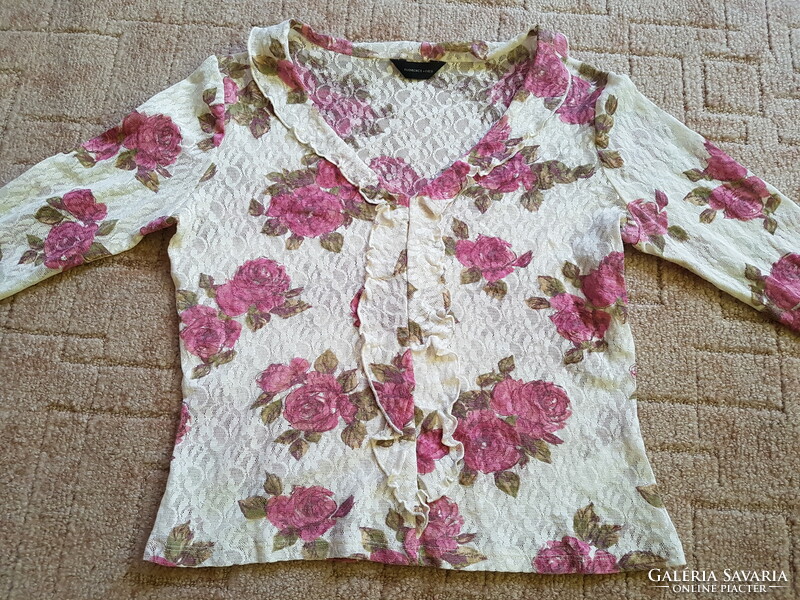 Pretty summer lace blouse m