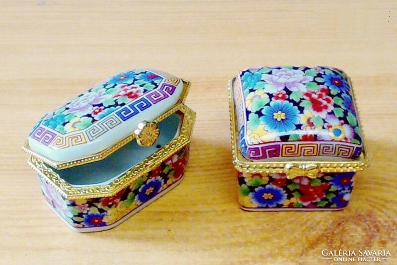 A pair of Millefiori jeweled porcelain mugs