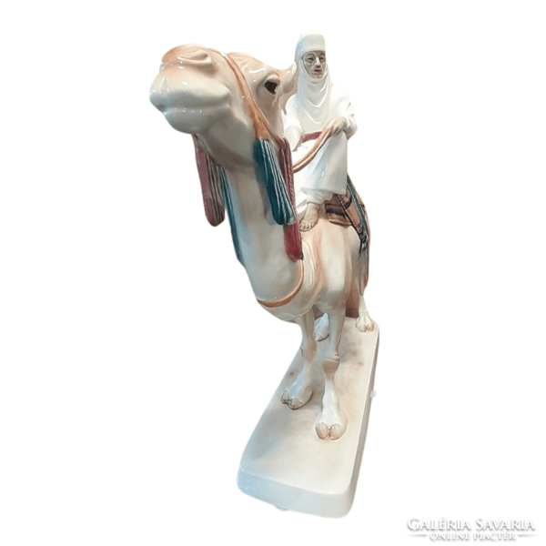 Arabian camel porcelain statue m01539