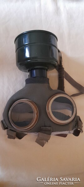 Old gas mask gas mask m67 Hungarian