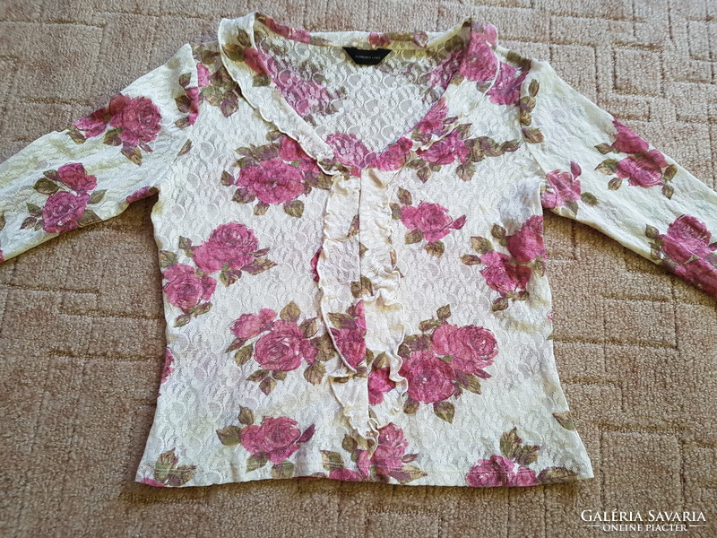 Pretty summer lace blouse m