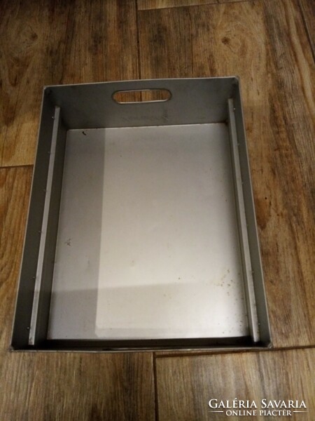 Malév aluminum food drawer 34 x 27 x 10 cm.