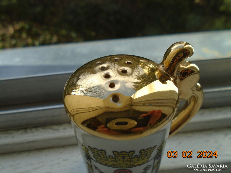 Opulensen aranyozott ,sörös kupa formájú fűszerszóró München bencés szerzetes címerével