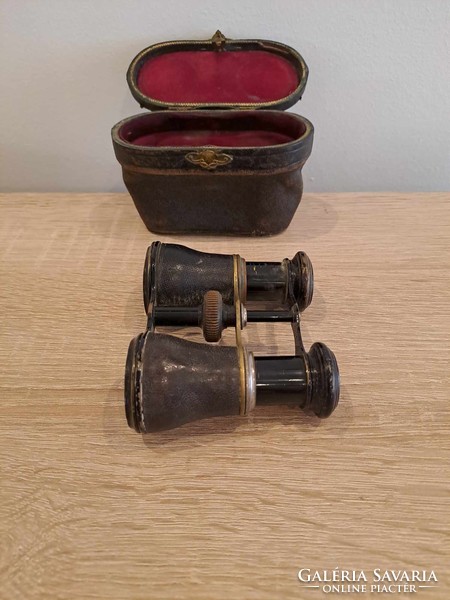 Theater binoculars in original leather holder