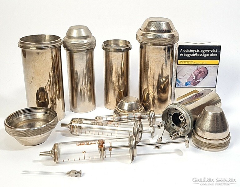 KIÁRUSÍTÁS!!! :) Vintage orvosi eszközök /üvegfecskendők / sterilizáló dobozok