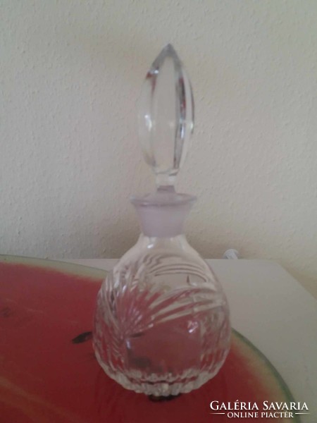 Kristály parfümös üveg csiszolt dugóval