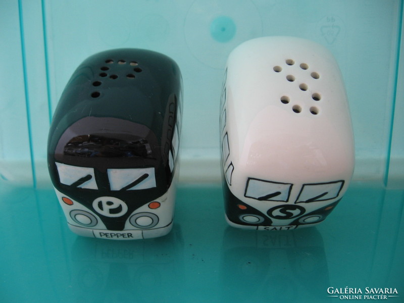 Pair of salt and pepper shakers in the shape of a Volkswagen hippy bus
