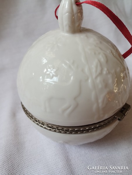Openable porcelain ball