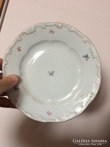 5 db Zsolnay virág mintás porcelán tányér talán régi süteményes kávés teás készlet darabok