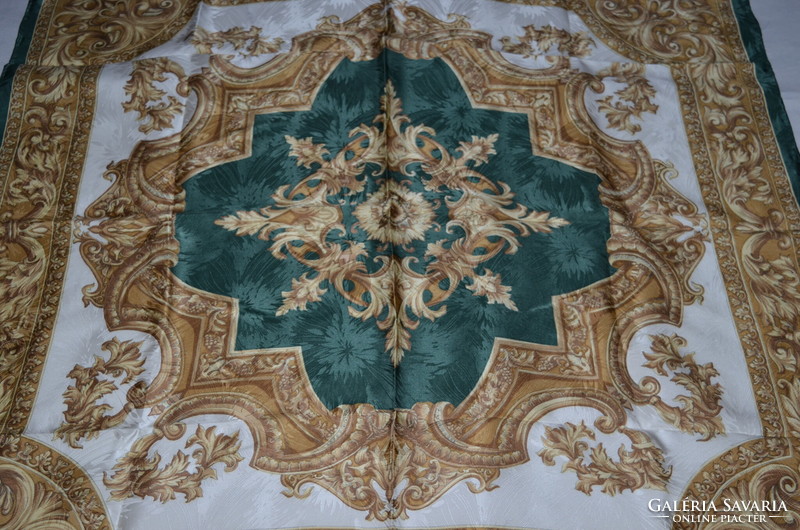 Baroque shawl