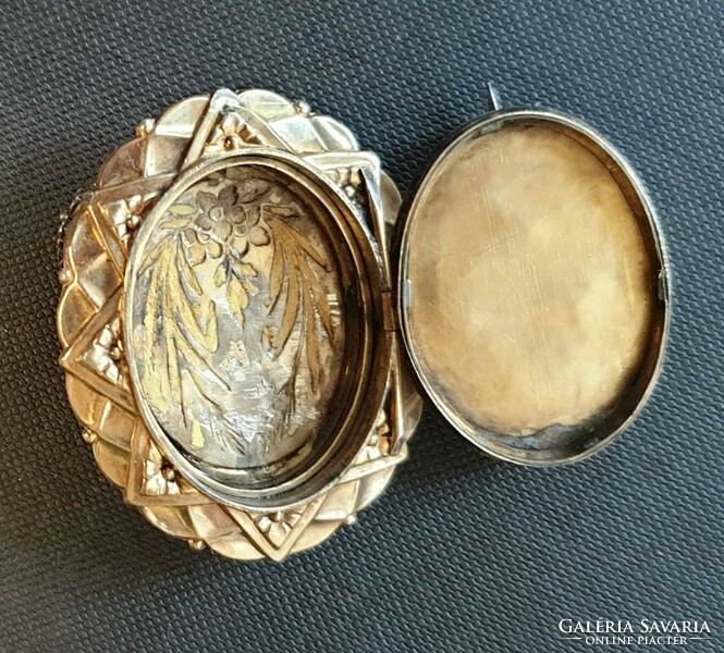Szecessziós, antik ezüst bross, nyitható hátlappal