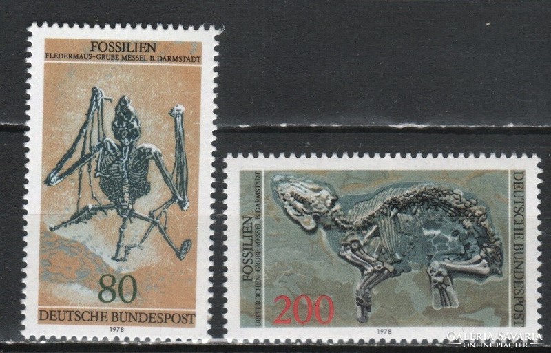 Postatiszta Bundes 1095 Mi 974-975    4,40 Euró