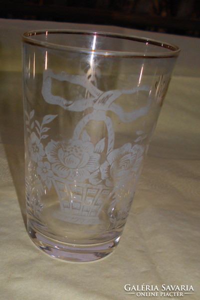 Basket with pattern commemorative antique glass cup