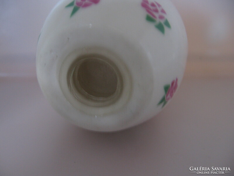 Tojás alakú porcelán só szóró rózsás mintával