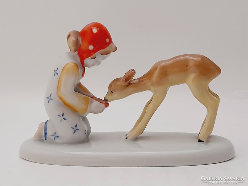 Metzler & Ortloff porcelán őzikét etető kislány, 9,5 cm