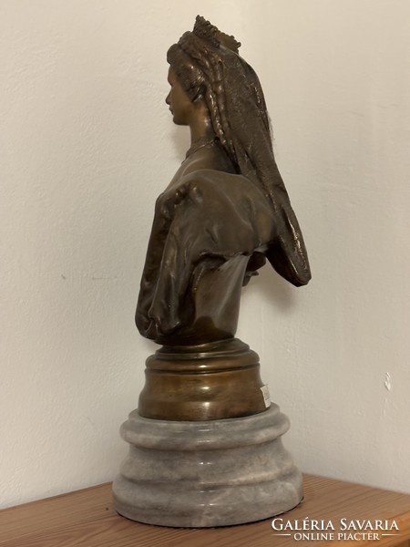 Zala György: Erzsébet királyné (Sissi) bronz mellszobra