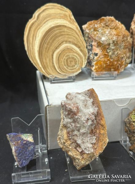 A collection of 19 types of minerals (2.7kg)