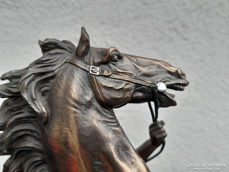 Nagyméretű meseszép bronzírozott lovas szobor