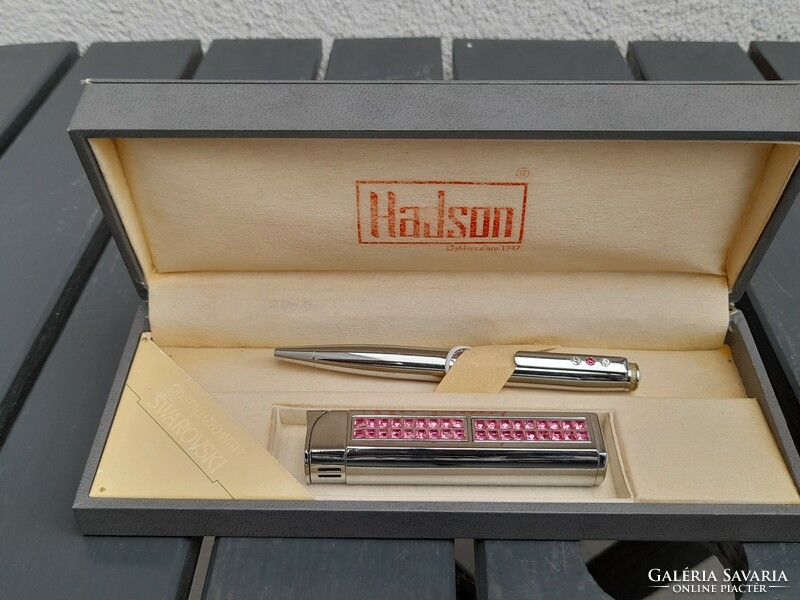 HUF 1 lighter and pen decorated with original swarovski crystal in a box