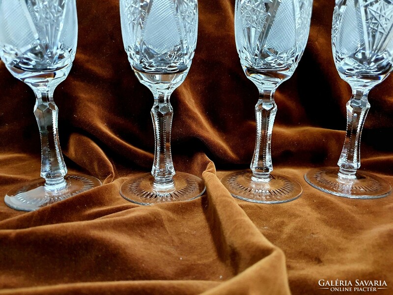 Polished crystal champagne glass, 4 pieces.