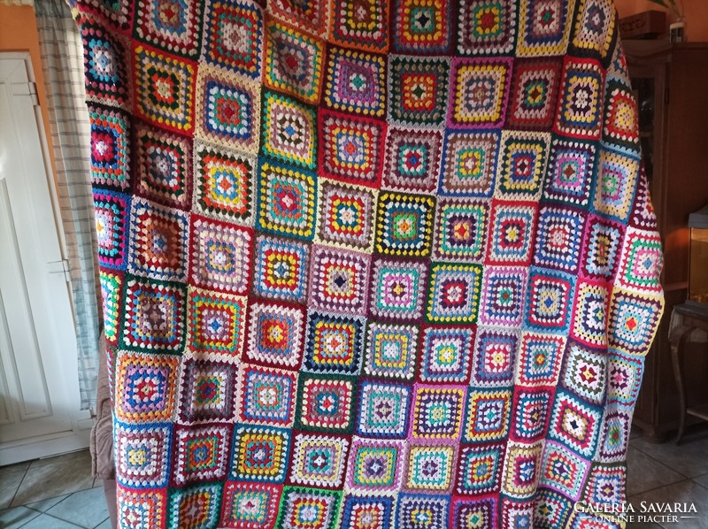 Huge 220 x 204 cm handmade crochet granny square throw 