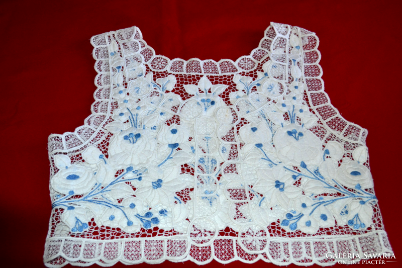 White/blue needlework vest with riselli technique