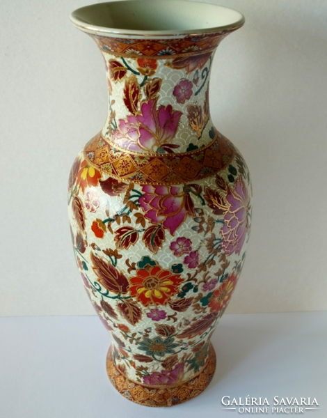Beautiful marked Chinese porcelain large vase from the 1960s-70s