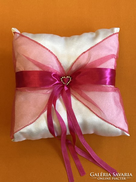 Ring pillow with cyclamen colored organza.