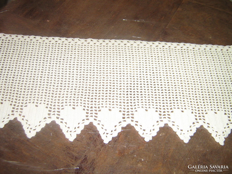Beautiful ecru hand-crocheted antique shelf strip