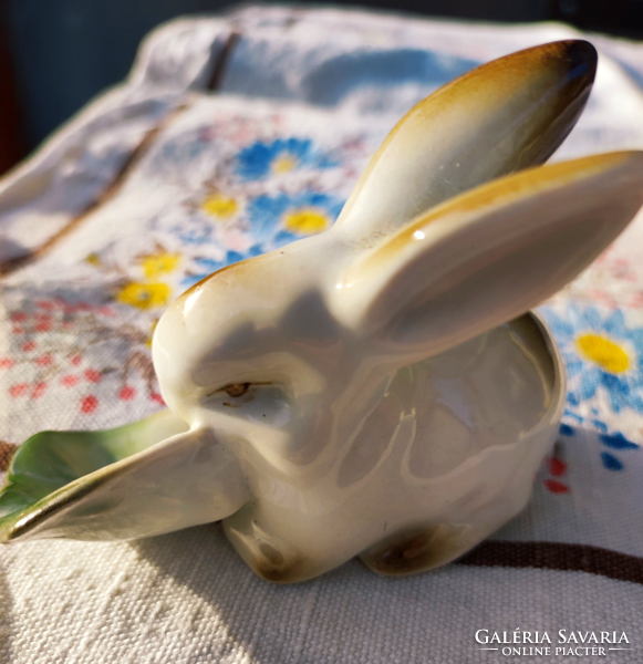 Zsolnay bunny with cabbage leaves