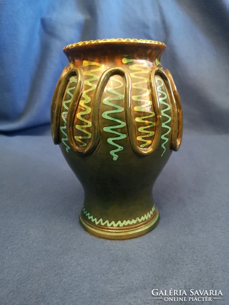 Green glazed ceramic decorated with Regi folk motifs