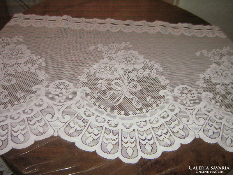 Gyönyörű vintage stílusú fehér rózsás vitrázs függöny