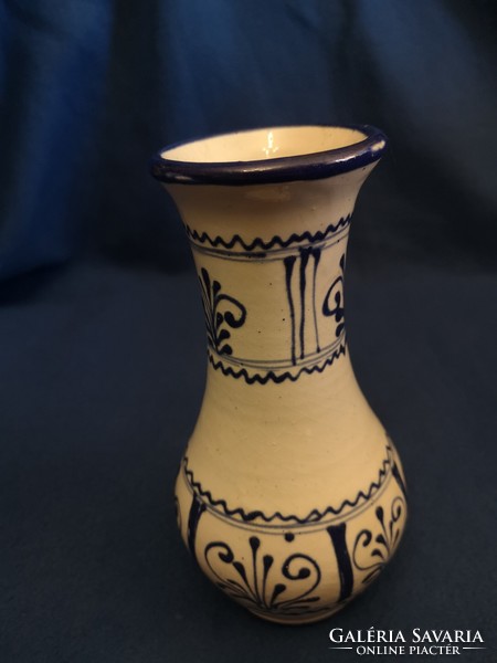 Ceramic vase decorated with traditional folk motifs, 18 cm