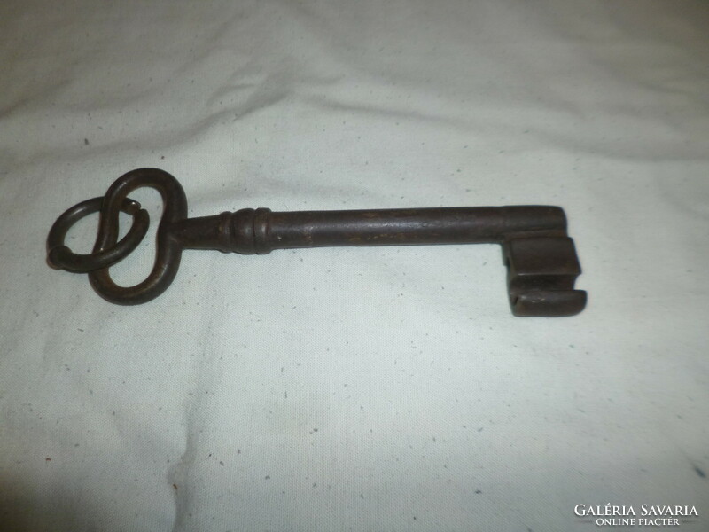 Antique large iron key 17cm