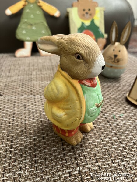 Easter figurines in perfect condition. Very nice pieces made of wood/ceramics
