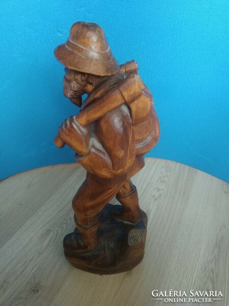 2db faragott fa favágó szobor (50 cm)