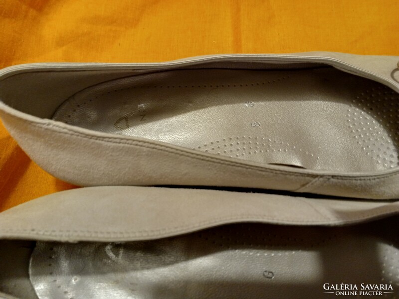 Elegant women's leather shoes, size 38.5