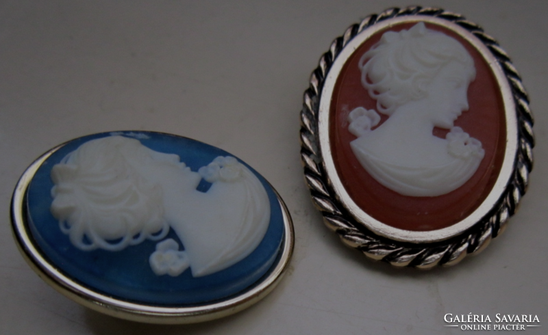 Cameo scarf buckle scarf and badge